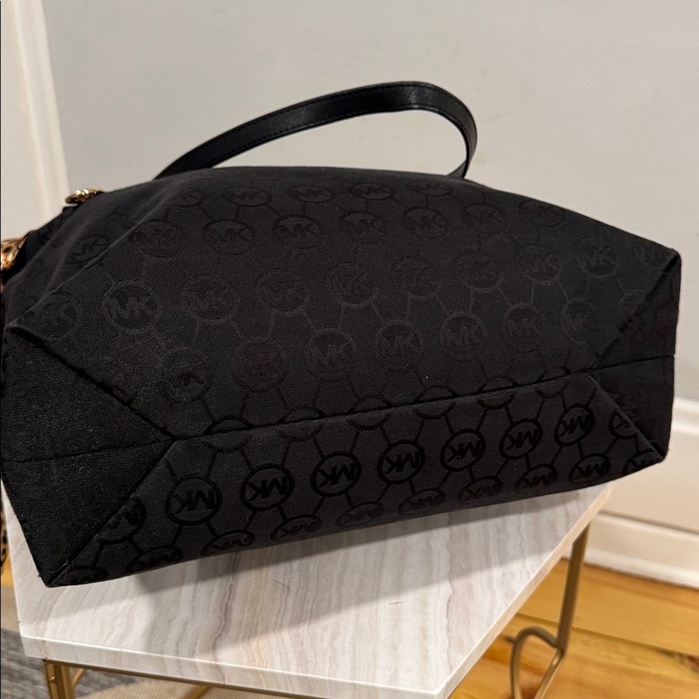 Michael Kors Bag Bennet Black Signature Logo Tote - Picture 7 of 17